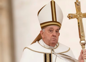 Papa Françesku udhëheq meshën e Pashkëve