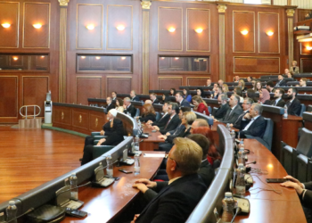 Bunjaku thotë se Kuvendi s’është vend për interpretim nga këngëtarët