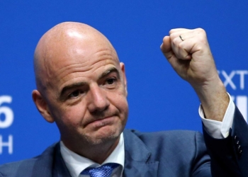 Presidenti i FIFA-s, Infantino i thotë ‘jo’ kartonit të kaltër