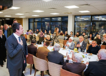 Kurti bëri iftar në Shtëpinë e të Moshuarve në Gjinoc