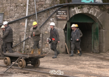 Shemben muret e shkollës “Ismail Qemali” në Mitrovicë, ndërpritet mësimi