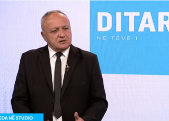 Morina: Pamjet e ushtrisë serbe afër kufirit s’duhet të jenë shqetësuese