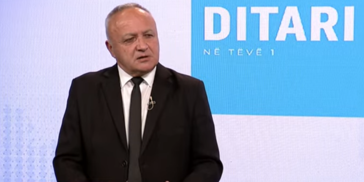 Morina: Pamjet e ushtrisë serbe afër kufirit s’duhet të jenë shqetësuese