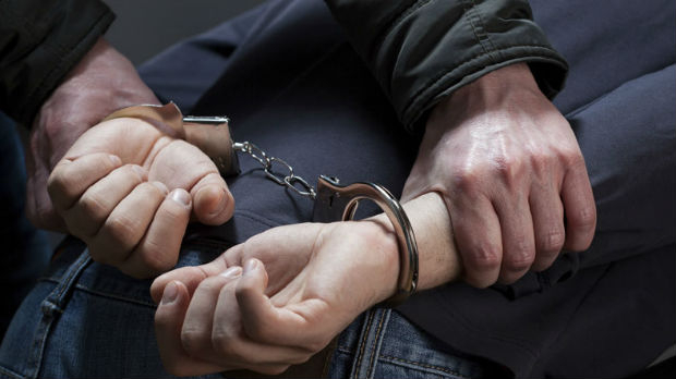 Arrestohet një person, dyshohet se e kishte fshehur një thes me dinamit