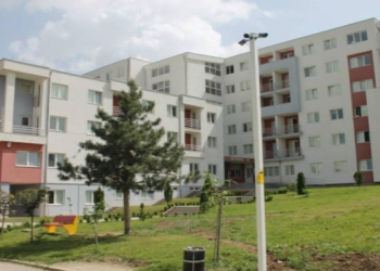 Përfundon greva e punëtorëve teknik dhe të mirëmbajtjes në QS, vazhdon në UP