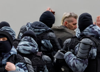 Mbi 100 persona të arrestuar për pjesëmarrje në homazhet për Navalnyn