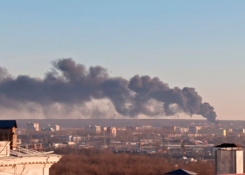 Rusia thotë se Ukraina sulmoi një depo të karburanteve në Kursk