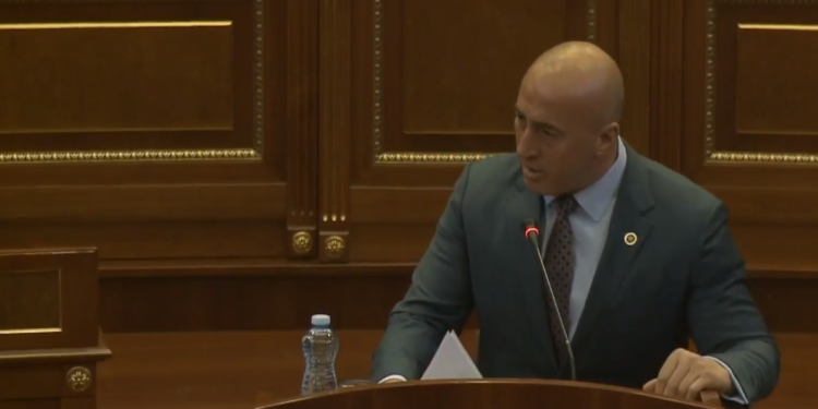 Haradinaj: Jemi hipokritë ne që rrahim shuplaka për veteranët e arsimit, ndërsa me ligj u heqim vitet kontributdhënëse