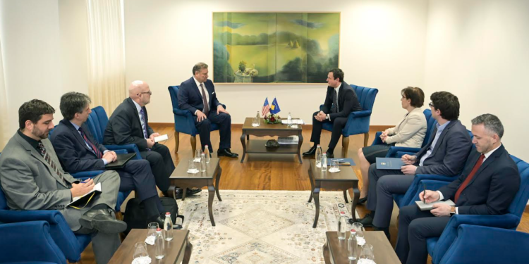 Kurti në takim me Escobar dhe Hovenier kërkon të dënohet sulmi ndaj nënkryetares së Zveçanit