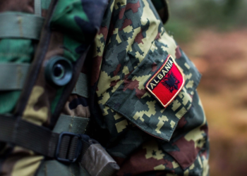 Shqipëria zgjat deri në 2027-n pjesëmarrjen e trupave ushtarake në KFOR