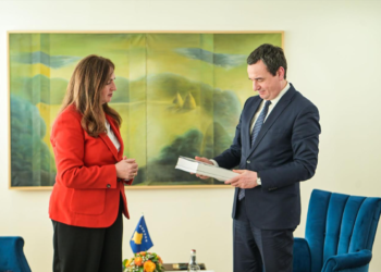 Dorëzohet raporti i fazës së parë për rishikimin e teksteve shkollore