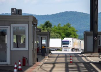 “Liberalizimi s’ka kuptim pa Karton të Gjelbër”: Institucionet në kërkim të zgjidhjes