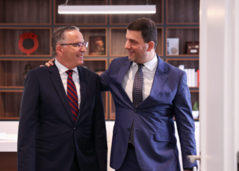 Krasniqi uron Bedri Hamzën: Të priftë e mbara kryeministër!