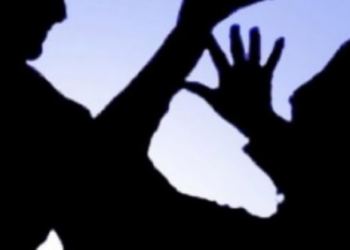 Burri dhe e dashura sulmohen fizikisht nga ish-gruaja dhe vajza e tij