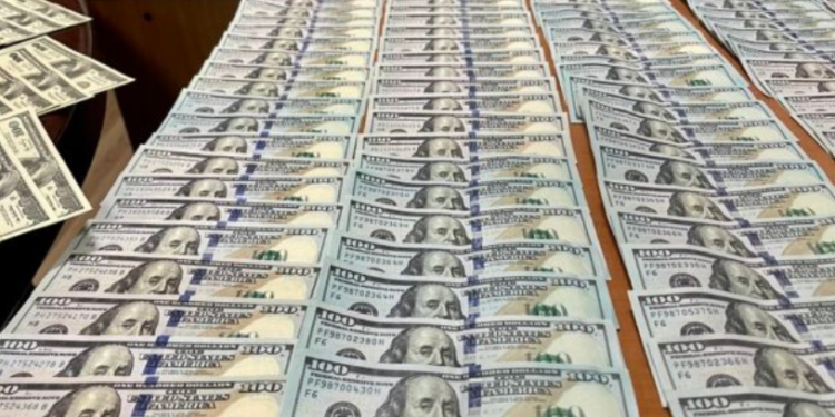 Arrestohet një person për falsifikim të parasë, i konfiskohen 96 mijë dollarë amerikanë