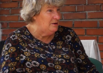 ​Nëna që kërkon mos t’i ndalet ndihma sociale: Djali më bie në gjumë i uritur