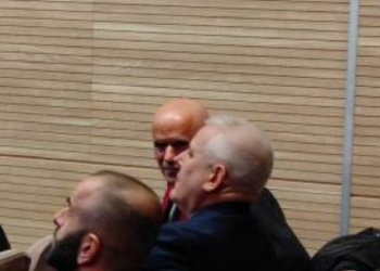 Vepra për “pengim të personit zyrtar” ndaj Sveçlës dhe disa deputetëve rrezikon të rishkruhet