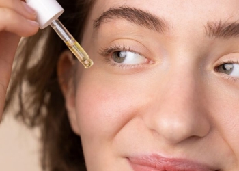 A rriten qerpikët nga vaji i kastorit? Ç’thonë ekspertët