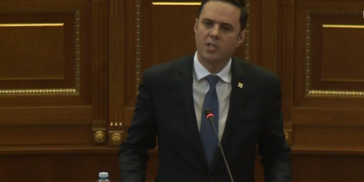 Abdixhiku: Sot teksa flasim, dikush në VV është duke nënshkrua një tender sekret