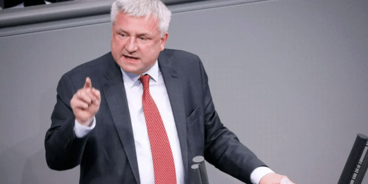 Deputeti gjerman i ashpër me Escobarin: Nuk vendos xhentëlmeni amerikan për anëtarësimin e Kosovës në KiE