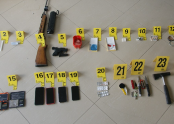 Arrestohet një person i dyshuar për shitblerje të narkotikëve, i konfiskohen edhe armë