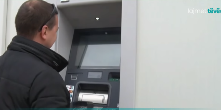 Vendosja e bankomatëve të Serbisë afër kufirit