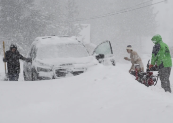 Stuhi masive të borës në Kaliforni dhe Nevada
