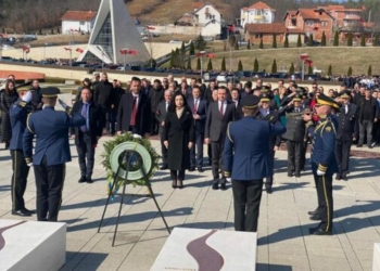 Krerët e shtetit sot bëjnë homazhe në Prekaz