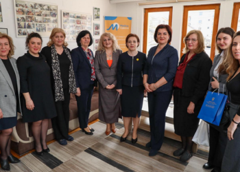 Gërvalla viziton OJQ-në që ndihmon gratë e mbijetuara të dhunës seksuale në Kosovë