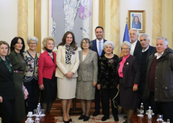 Konjufca takoi arsimtarë veteranë të shkollës shqipe në Kosovë