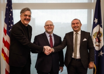 Hovenier takon udhëheqësit e odave ekonomike të Kosovës e Serbisë