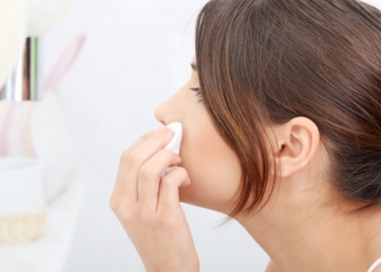 Vaji i bajameve: A mund ta përdorim këtë produkt natyral për të hequr grimin?