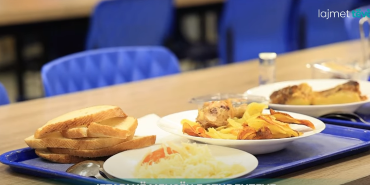 Iftari në mensën e studentëve