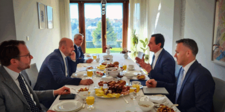 Emisari gjerman takohet me Kurtin, flasin për temat aktuale dhe Procesin e Berlinit