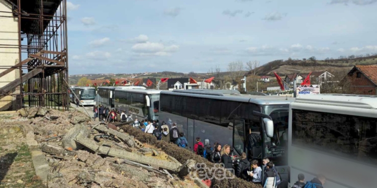 LVV thotë se shkollave u janë ndaluar homazhet në Prekaz, Komuna i quan tendencë për përçarje