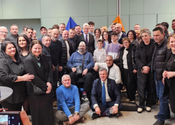 Kurti takoi mërgatën kosovare në Irlandë