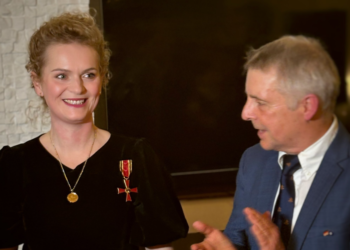 Flutura Kusari nderohet nga Gjermania me Urdhrin e Meritës