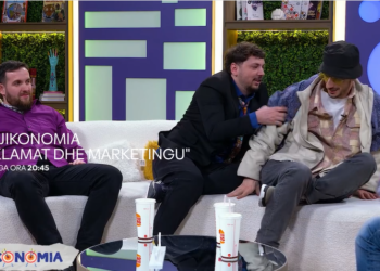 Ekspertët e marketingut dhe reklamave e hutojnë moderatorin