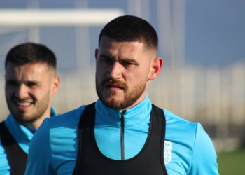 Arb Manaj ia siguron fitoren Zhenisit