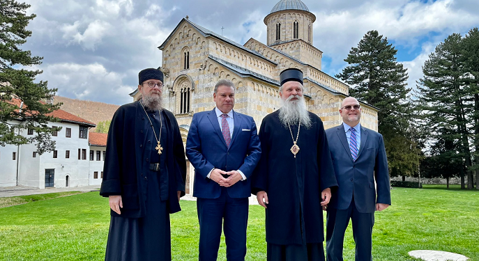 Manastiri i Deçanit njofton për vizitën e Escobarit, e quan mundësi për t’i treguar sfidat me të cilat përballet kjo kishë