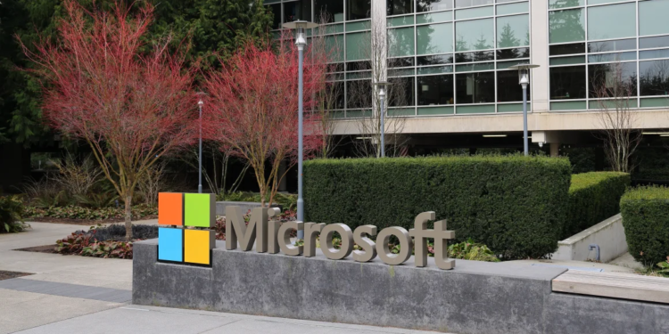 Microsoft: Hakera të mbështetur nga Moska kanë hyrë sistemet tona