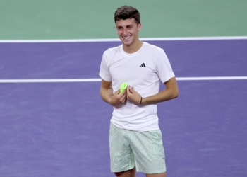 Djokovic eliminohet nga një anonim italian