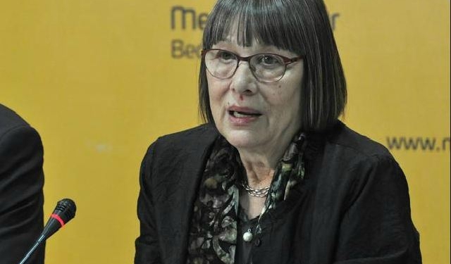 Natasha Kandiq thotë se pushteti SNS ka lidhje me tifozët huliganë, një pjesë të akademisë dhe ndikimin rus