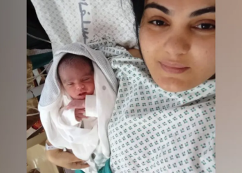 “Do të gërmoj malet për ta siguruar jetën”, lufta e nënës nga Gaza për të ushqyer fëmijën e saj