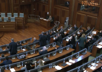 Opozita i bën thirrje Kurtit të jetë më bashkëpunues me ShBA-në e BE-në