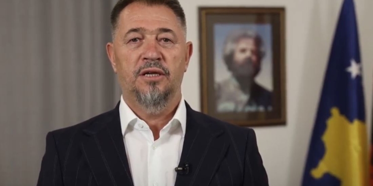 Sami Lushtaku dërgohet në zyrat e EULEX-it në Fushë Kosovë