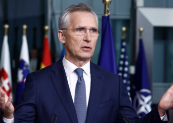 Shefi i NATO-s: Ukraina ka nevojë për armë, jo për flamuj të bardhë