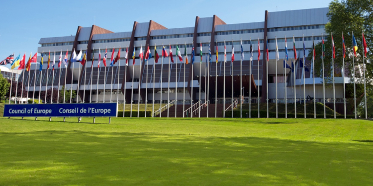 Gërvalla njofton KiE se 24 hektarë tokë janë regjistruar në pronësi të Manastirit të Deçanit