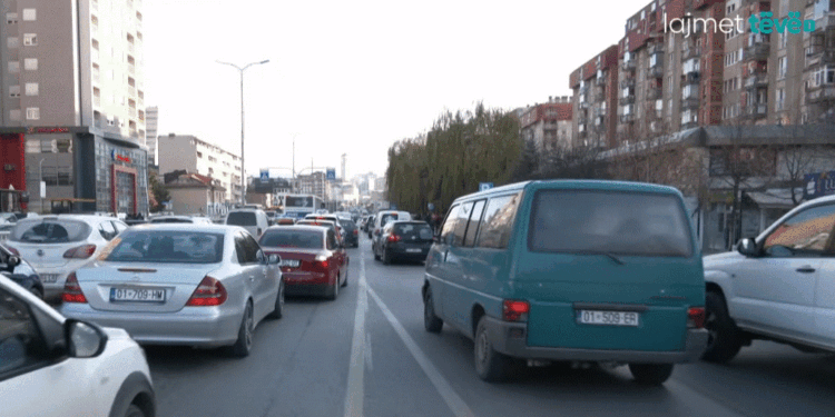 Rritën dënimet në trafikun rrugor, për përdorim të telefonit gjoba deri në 500 euro