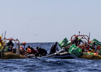 Të mbijetuarit në Detin Mesdhe thonë se 60 persona vdiqën gjatë udhëtimit nga Libia